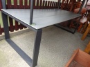 šedý plastový stůl STRONG